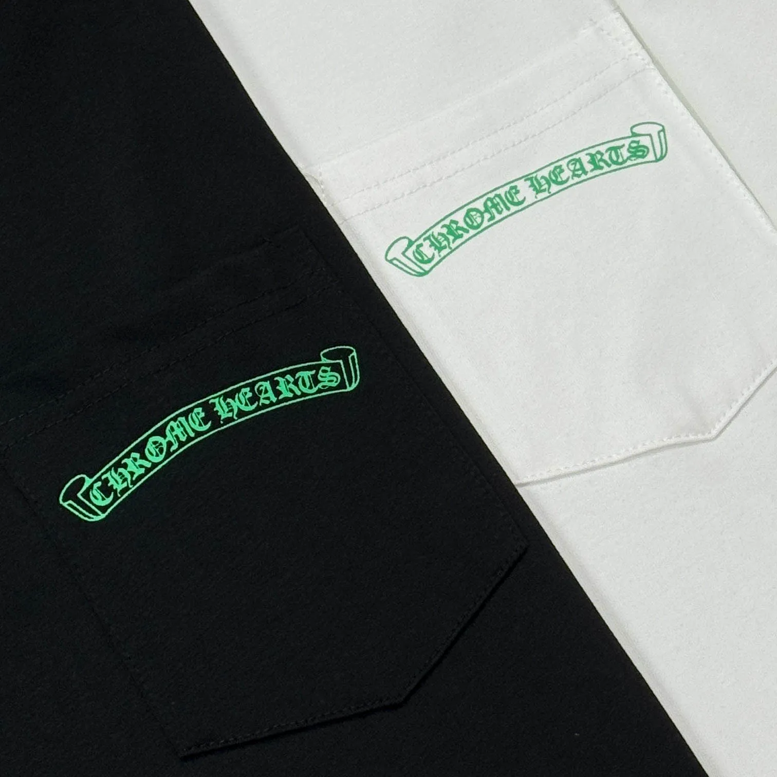 P180 Chrome Hearts Chrome Hearts 25 high-end versions. The fabric is made of 300 grams of high-density pure cotton. It does not deform or shrink. It has three labels. It is the same style for men and women. Technology: suede foaming + digital printing. Color: white, black. SIZE: S-XL.